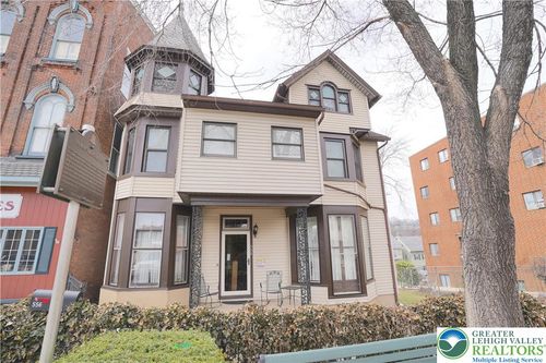 556 Main St, Slatington, PA, 18080-1433 | Card Image