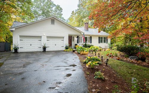 377 Sherburne Road, Pelham, NH, 03076 | Card Image