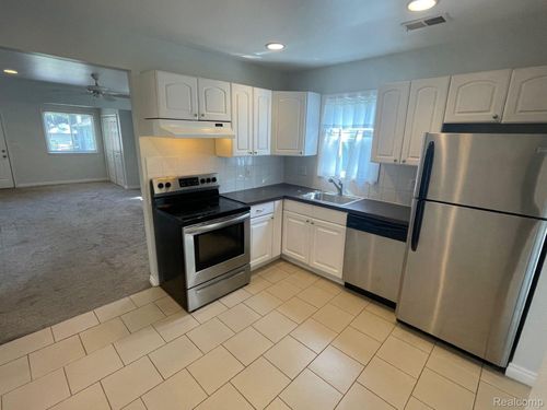 2115 Symes St, Ferndale, MI, 48220-3013 | Card Image