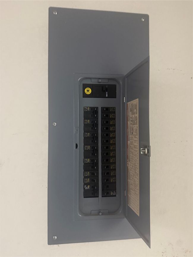 Utilities with electric panel | Image 17
