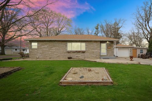 126 Maple St, Gibson City, IL, 60936-1733 | Card Image