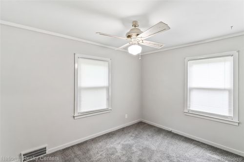 77 Exmoor Rd, Waterford, MI, 48328-3411 | Card Image