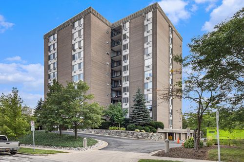 apt-5d-1050 Wall St, Ann Arbor, MI, 48105-1981 | Card Image