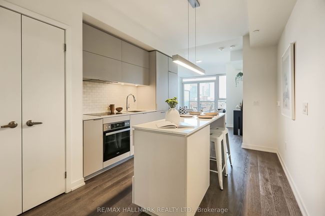 602 - 20 Richardson St, Condo with 2 bedrooms, 2 bathrooms and 1 parking in Toronto ON | Image 4