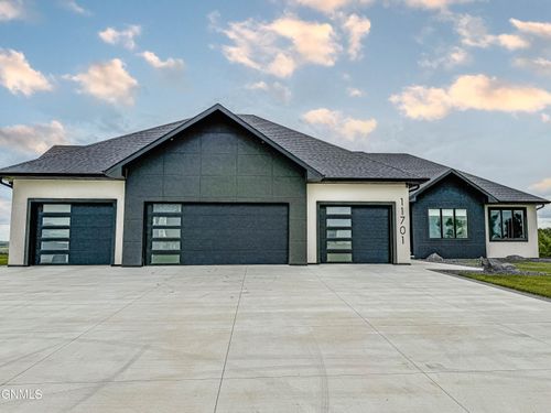 11701 Glacier Rd, Bismarck, ND, 58503-8608 | Card Image