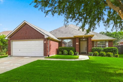 324 Camp Creek Dr, Arlington, TX, 76002-3324 | Card Image