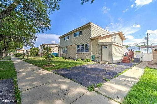 9045 W Emerson St, Des Plaines, IL, 60016-3913 | Card Image