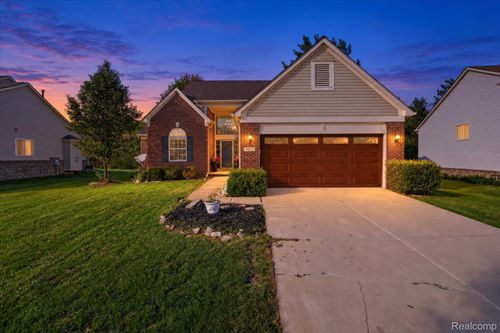 43072 Bradley Dr, Van Buren Twp, MI, 48111-5410 | Card Image