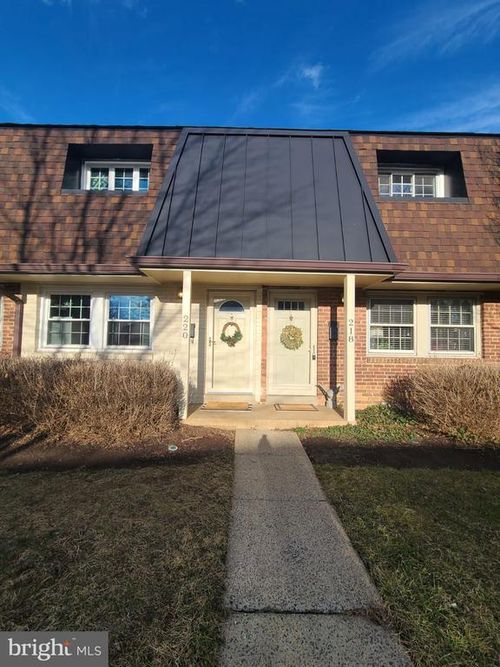 82-220 S Virginia Ave, FALLS CHURCH, VA, 22046-4128 | Card Image