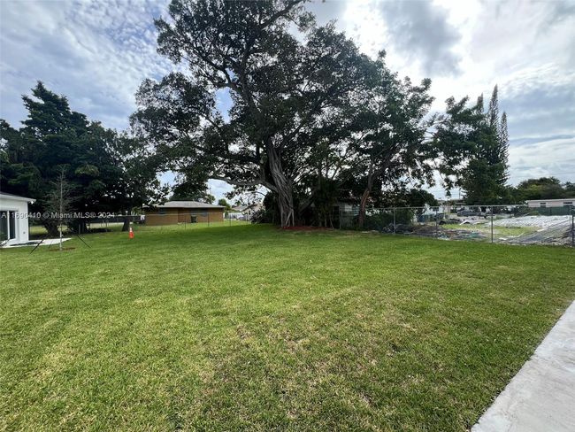 910 Nw 4th Ave, House other with 3 bedrooms, 3 bathrooms and null parking in Hallandale Beach FL | Image 11