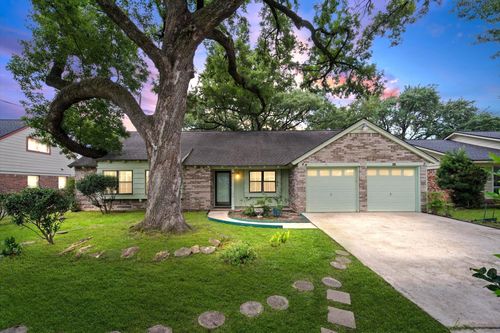 5619 Sheraton Oaks Drive, Houston, TX, 77091 | Card Image