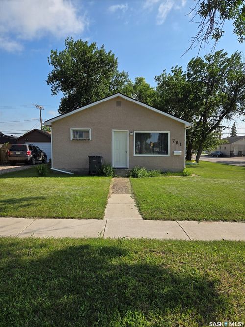 701 3rd Street, Estevan, SK, S4A0P7 | Card Image