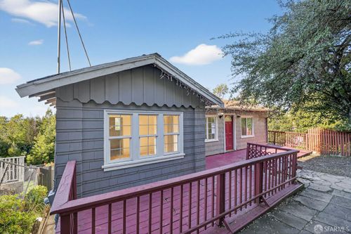 9117 Burr St, Oakland, CA, 94605-4309 | Card Image