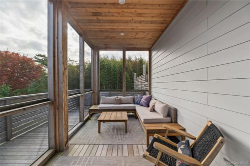 31 Atlantic Ave, Ocean Beach, NY, 11770-2017 | Card Image