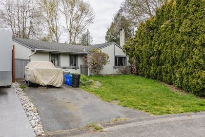 5345 199 St, House other with 3 bedrooms, 1 bathrooms and 2 parking in Langley BC | Image 3