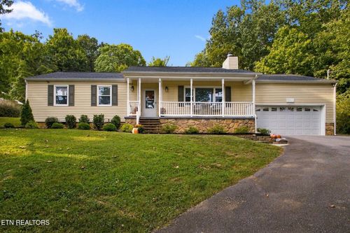 6130 Grove Dr, Knoxville, TN, 37918-3817 | Card Image