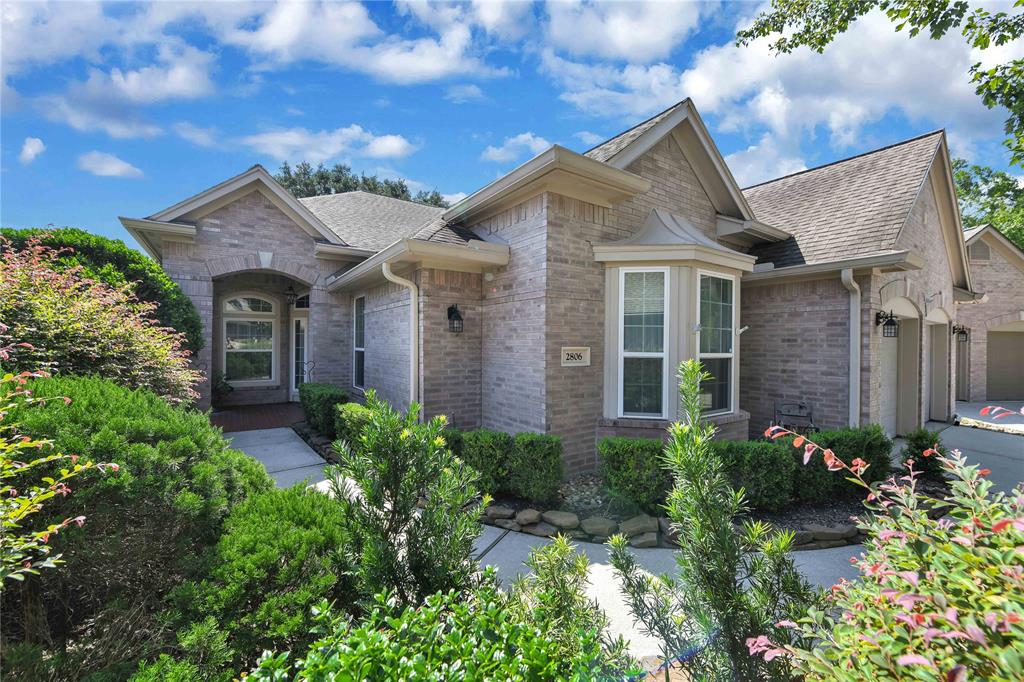 Halton Ct, Kingwood, TX 77345