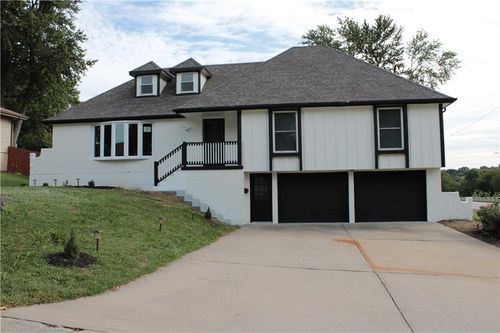 16001 E 30th St S, Independence, MO, 64055-2701 | Card Image