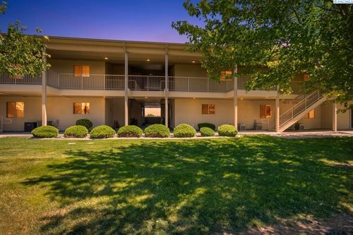 3710 W Canyon Lakes Dr, Kennewick, WA, 99337-2764 | Card Image