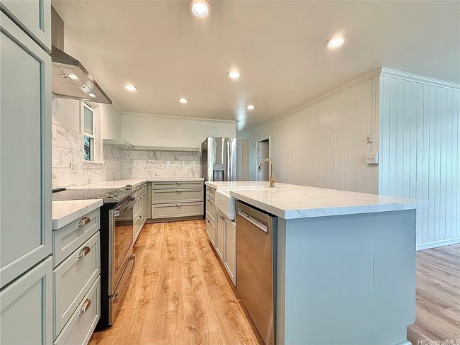 stainless steel appliances | Image 4