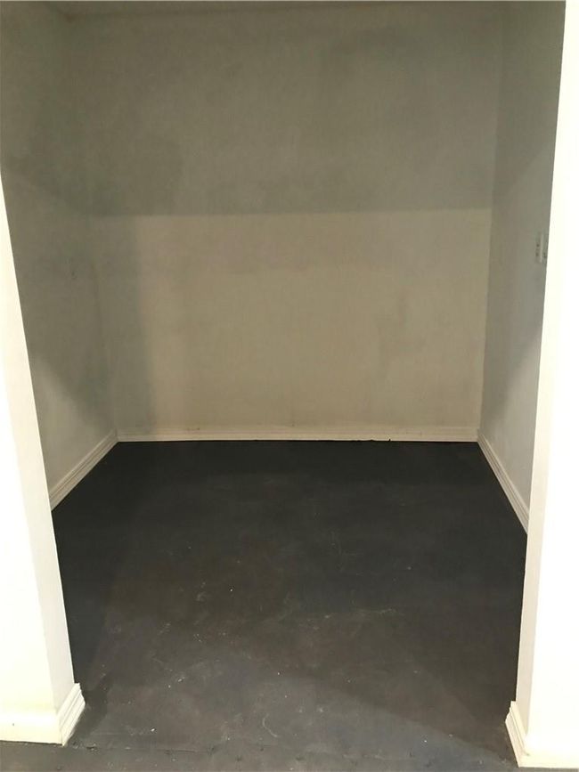 Bonus room with concrete floors | Image 4