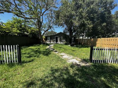 449 38 Th Avenue N, House other with 3 bedrooms, 2 bathrooms and null parking in St Petersburg FL | Image 2