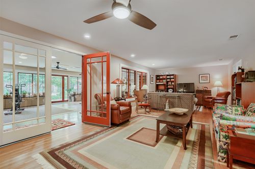 6011 Shoal Creek Blvd, Austin, TX, 78757-3127 | Card Image