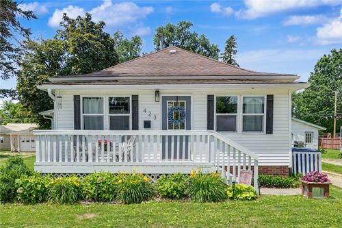 423 N Maple St, Monticello, IA, 52310-1226 | Card Image
