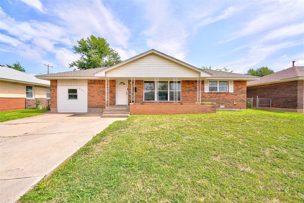 Coe Dr, Oklahoma City, OK 73110