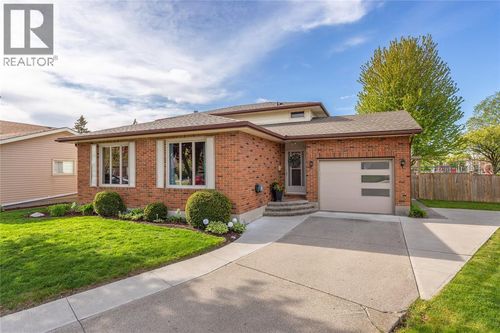 315 Oaklea Crt, Sarnia, ON, N7S5Y9 | Card Image
