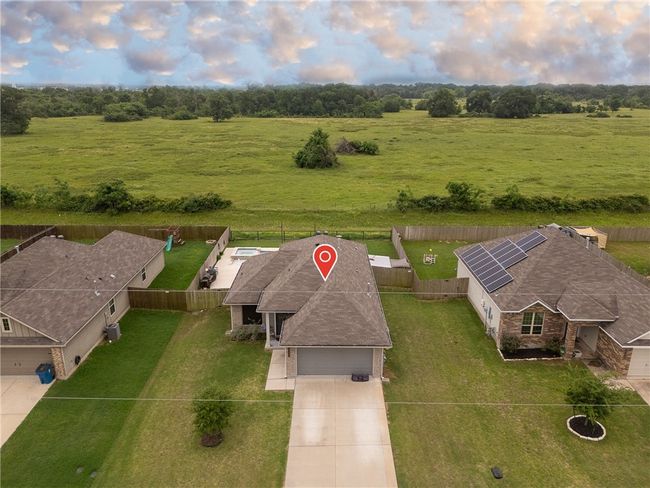 817 Mockingbird St, House other with 3 bedrooms, 2 bathrooms and null parking in Navasota TX | Image 30