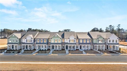 3283 Lake Carlton Rd, Loganville, GA, 30052-8835 | Card Image