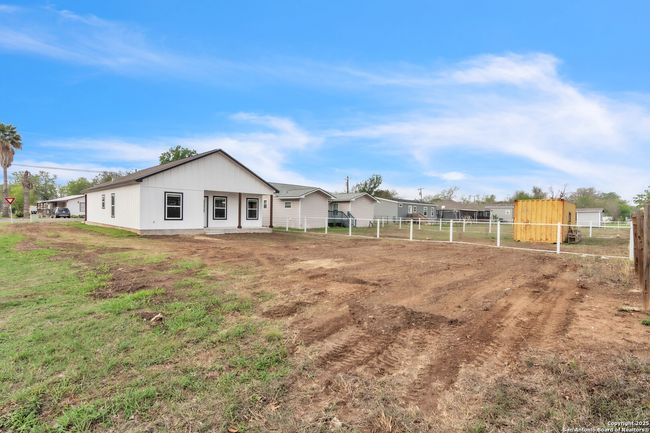 1702 17 Th St, House other with 3 bedrooms, 2 bathrooms and null parking in Hondo TX | Image 30