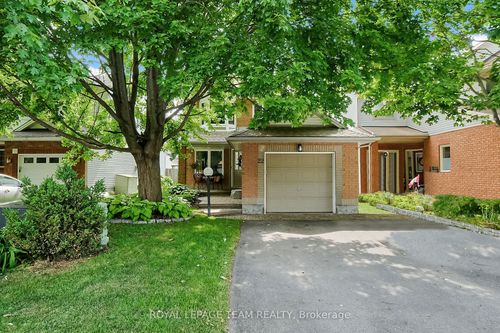 22 Avonhurst Ave, Nepean, ON, K2J4K9 | Card Image