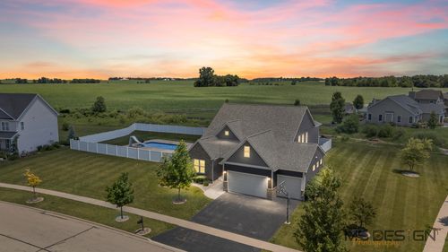 657 Brighton Way, Sycamore, IL, 60178 | Card Image