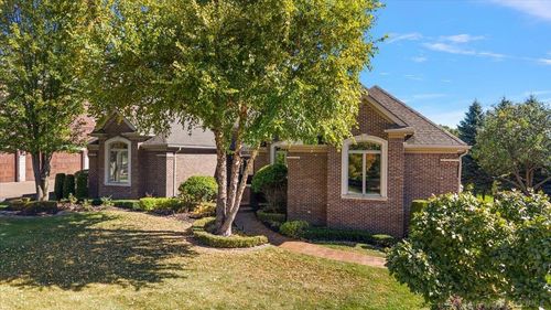 61784 Bunker Hill Dr, Washington Twp, MI, 48094-1227 | Card Image