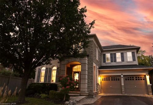 130 Innville Cres, Oakville, ON, L6L0B8 | Card Image