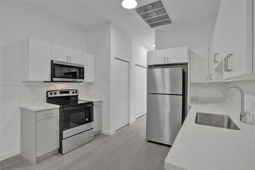 9-1567 Nw 1st St, Miami, FL, 33125 | Card Image
