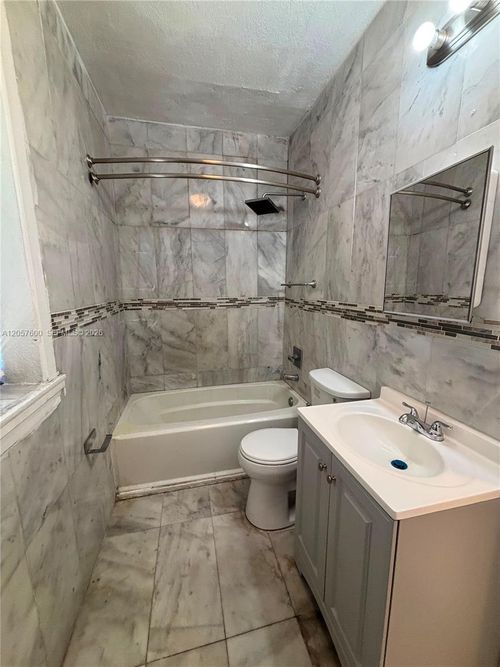 3-1079 Nw 112th Ter, Miami, FL, 33168-6151 | Card Image