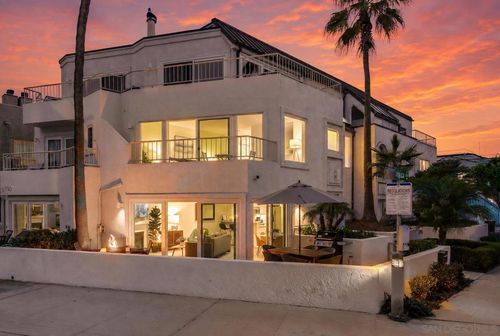 3268 Bayside Walk, San Diego, CA, 92109-8200 | Card Image