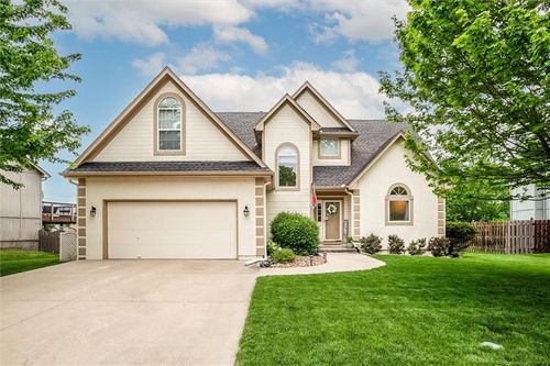 1313 Se Rosehill Dr, Lee's Summit, MO, 64081-2763 | Card Image