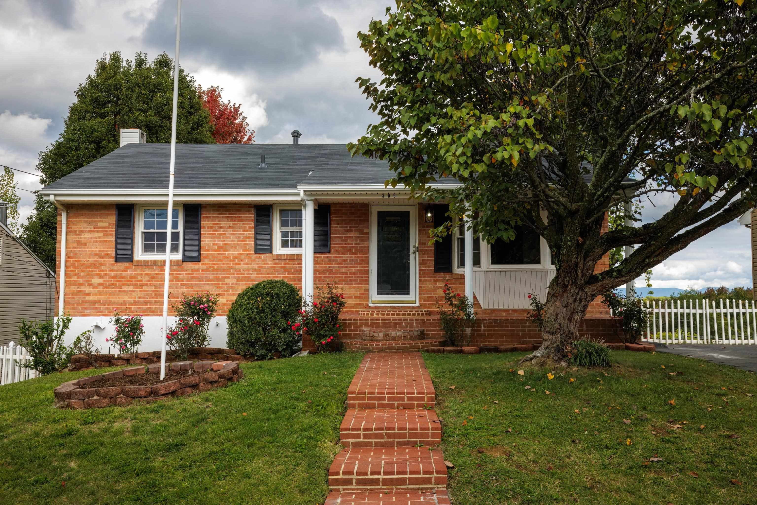 Ridge Rd, Staunton, VA 24401