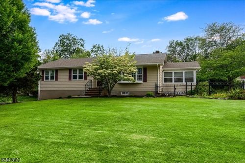 1 Woodcrest Rd, Whippany, NJ, 07981-1318 | Card Image