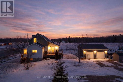 1006 Flos Rd 4 E, Phelpston, ON, L0L2K0 | Card Image