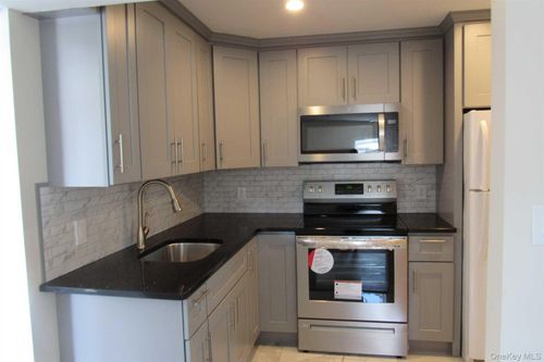 b-1425 Route 82, East Fishkill, NY, 12533-3303 | Card Image