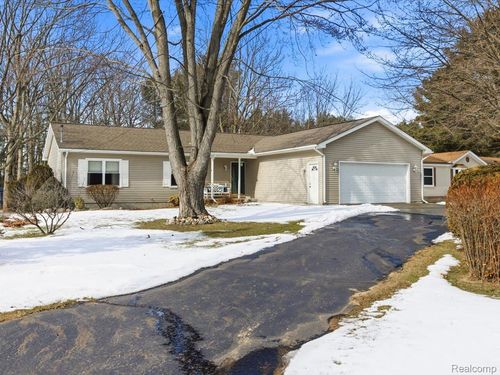 8431 Lakeshore Rd, Burtchville, MI, 48059-1330 | Card Image