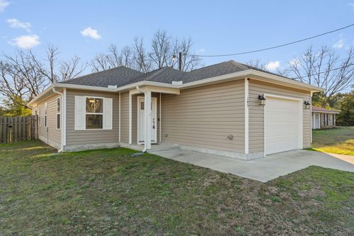 145 4th Ave, Crestview, FL, 32539-2420 | Card Image