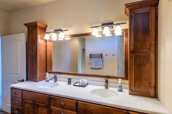 Primary Bathroom | Image 35
