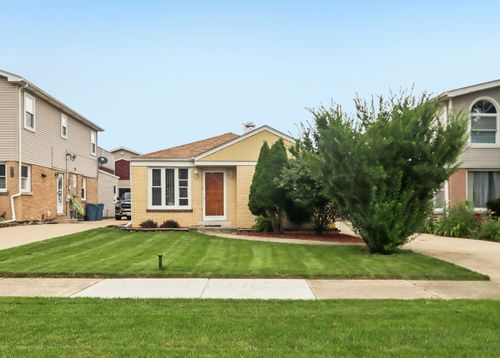 9226 Crescent Dr, Franklin Park, IL, 60131-2008 | Card Image