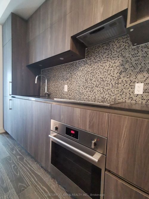 1006-1 Yorkville Ave, Toronto, ON, M4W0B1 | Card Image